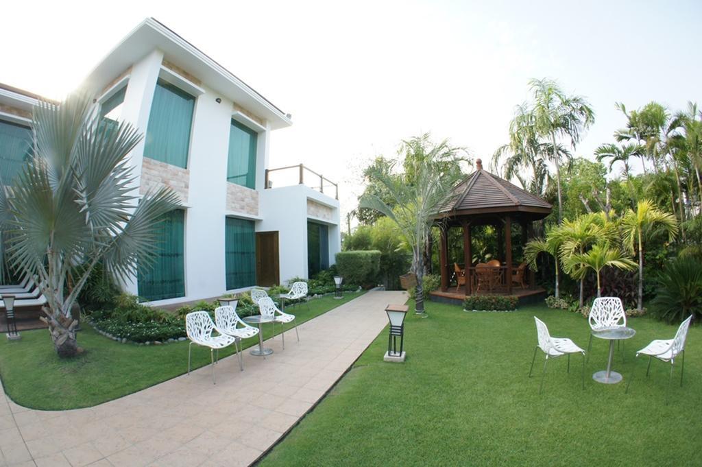 Palm Spring Resort Yangon Exteriör bild