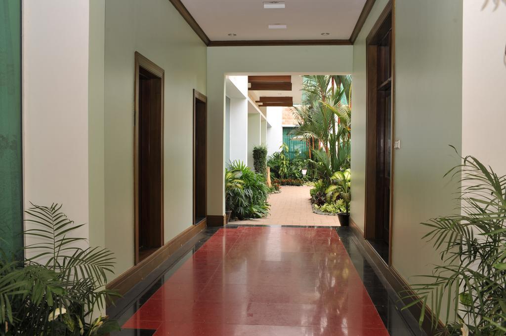 Palm Spring Resort Yangon Exteriör bild