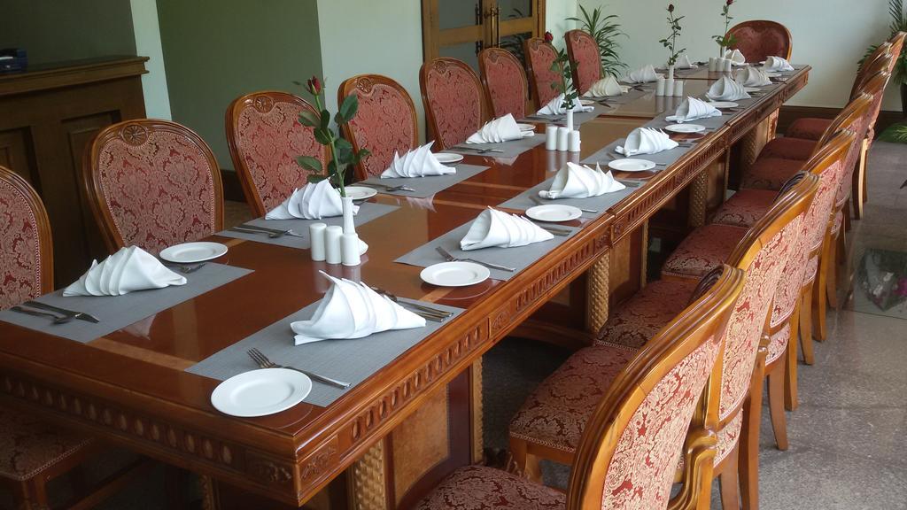 Palm Spring Resort Yangon Exteriör bild