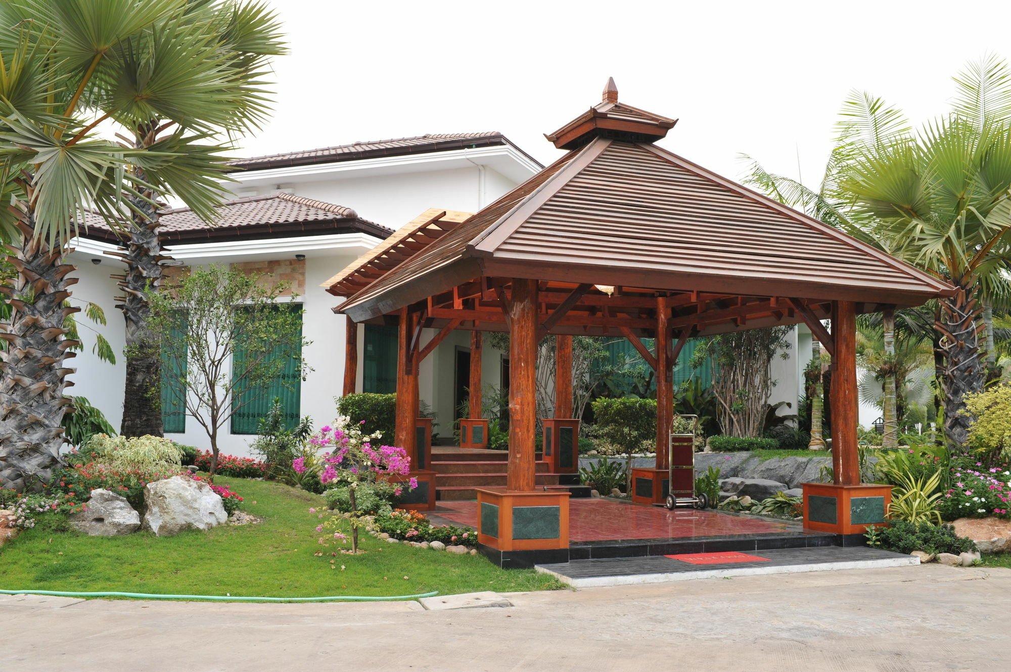 Palm Spring Resort Yangon Exteriör bild