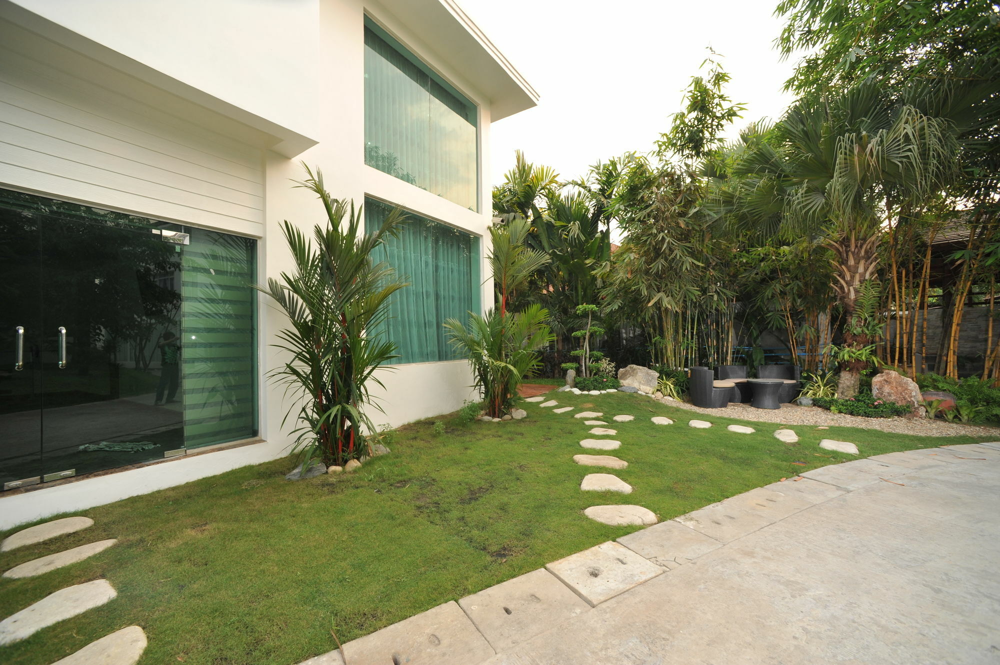 Palm Spring Resort Yangon Exteriör bild